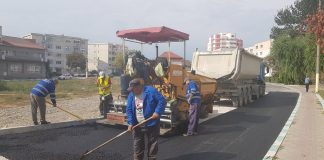 În Năvodari se asfaltează străzi noi